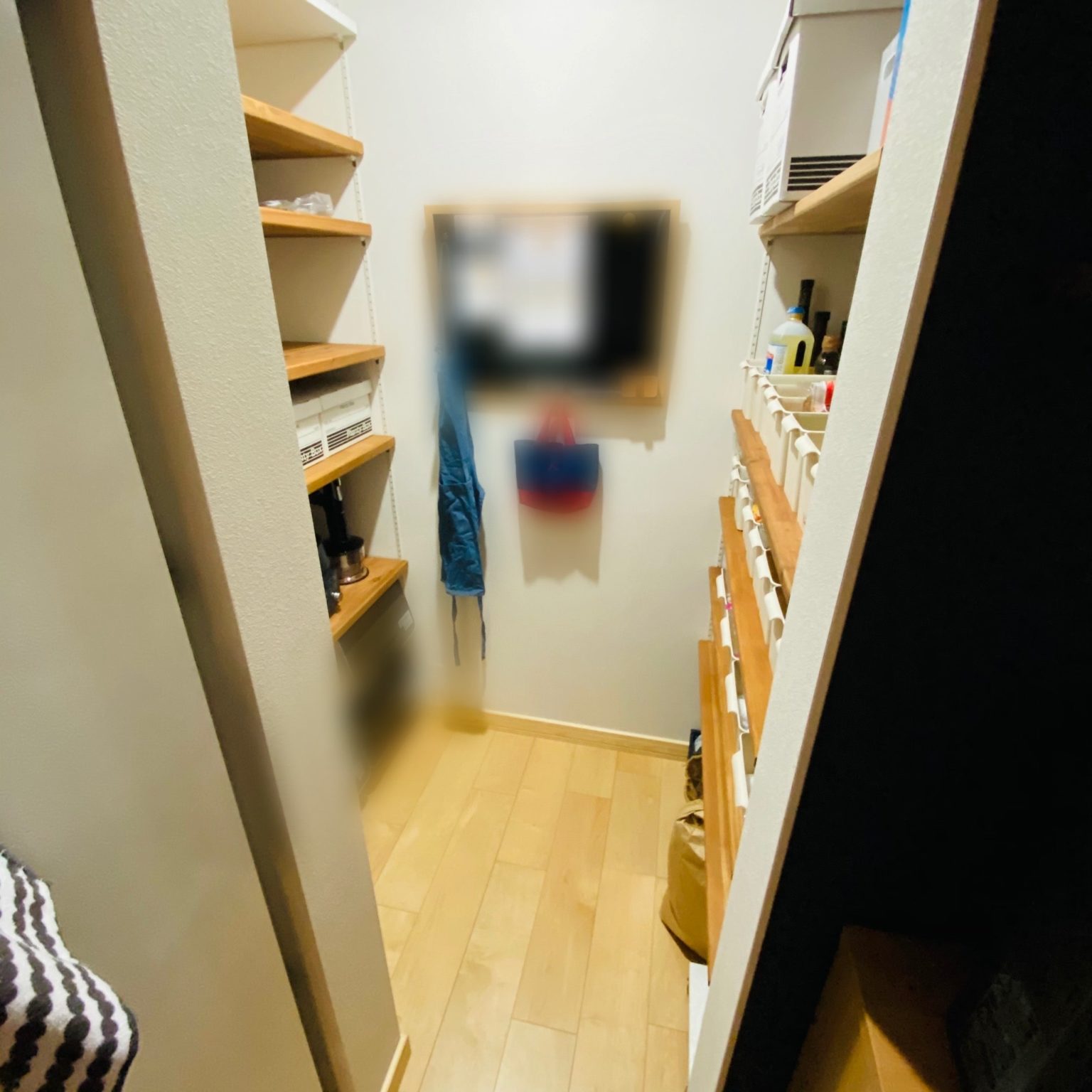 【web内覧会】棚板は施主支給。約1.2畳のパントリーで収納力アップ